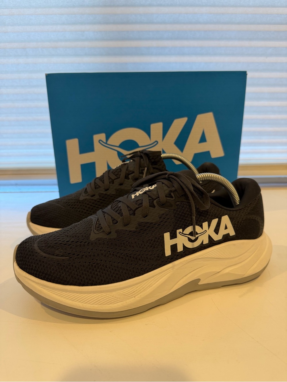 Hoka One One Rincon 4 Black and White Running Shoes Women’s 10.5 - Picture 2 of 12